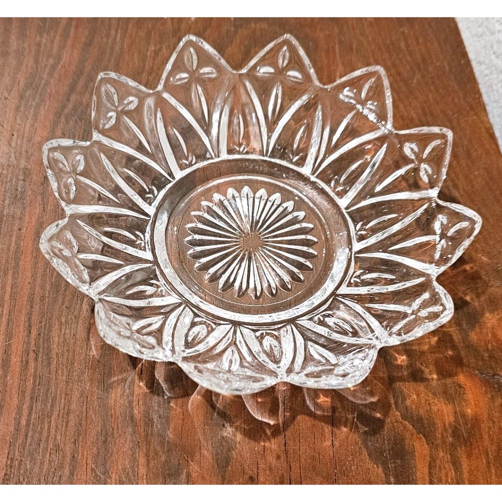 Vintage Federal Glass Petal Pattern Clear Scalloped Edge Candy Dish Starburst